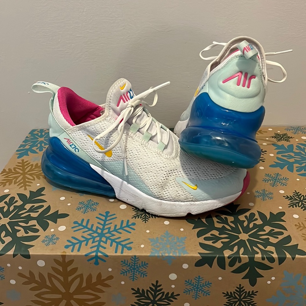 Womens Nike Air 270
